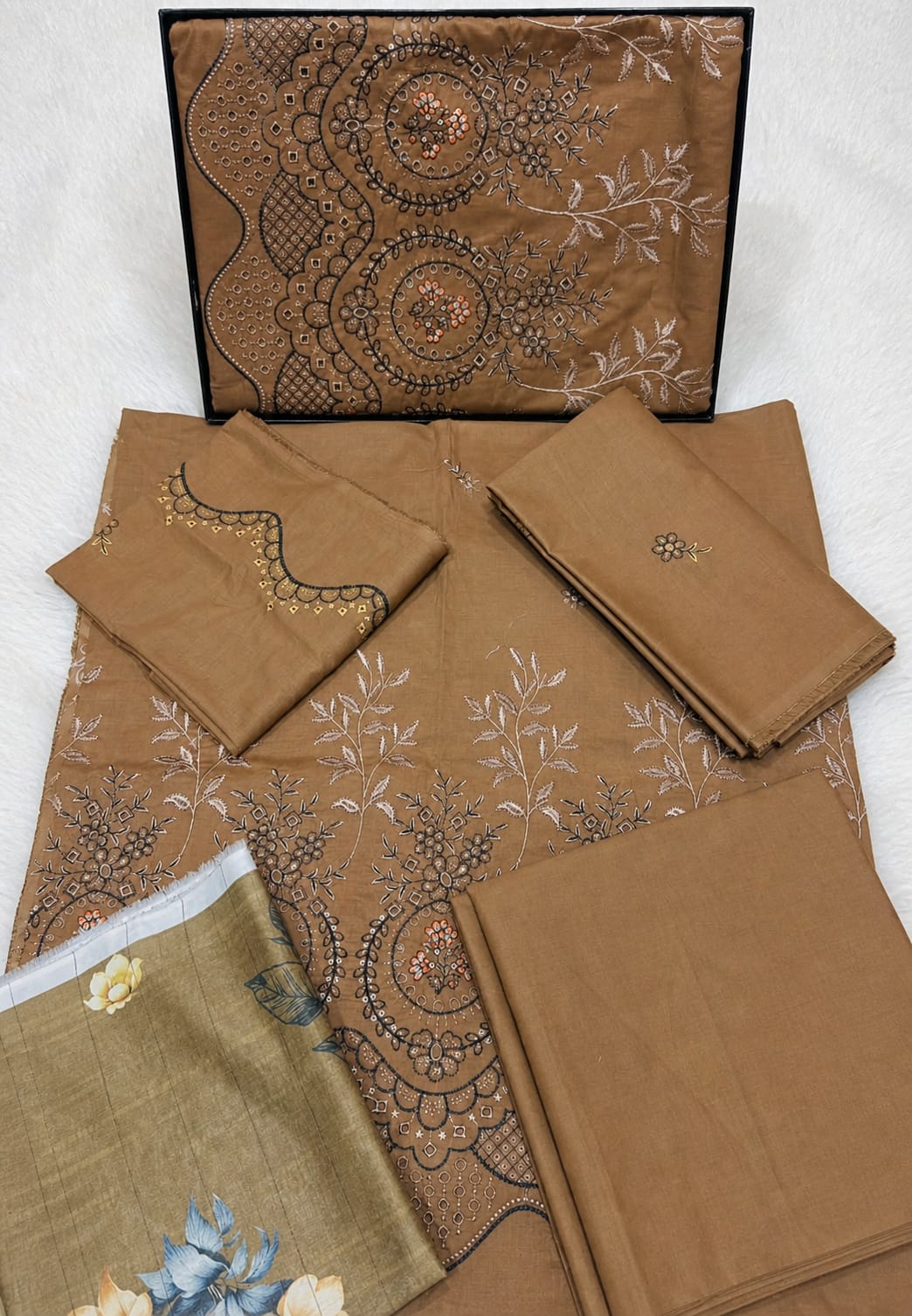 Taiba noor Lawn embroidered 3Pc