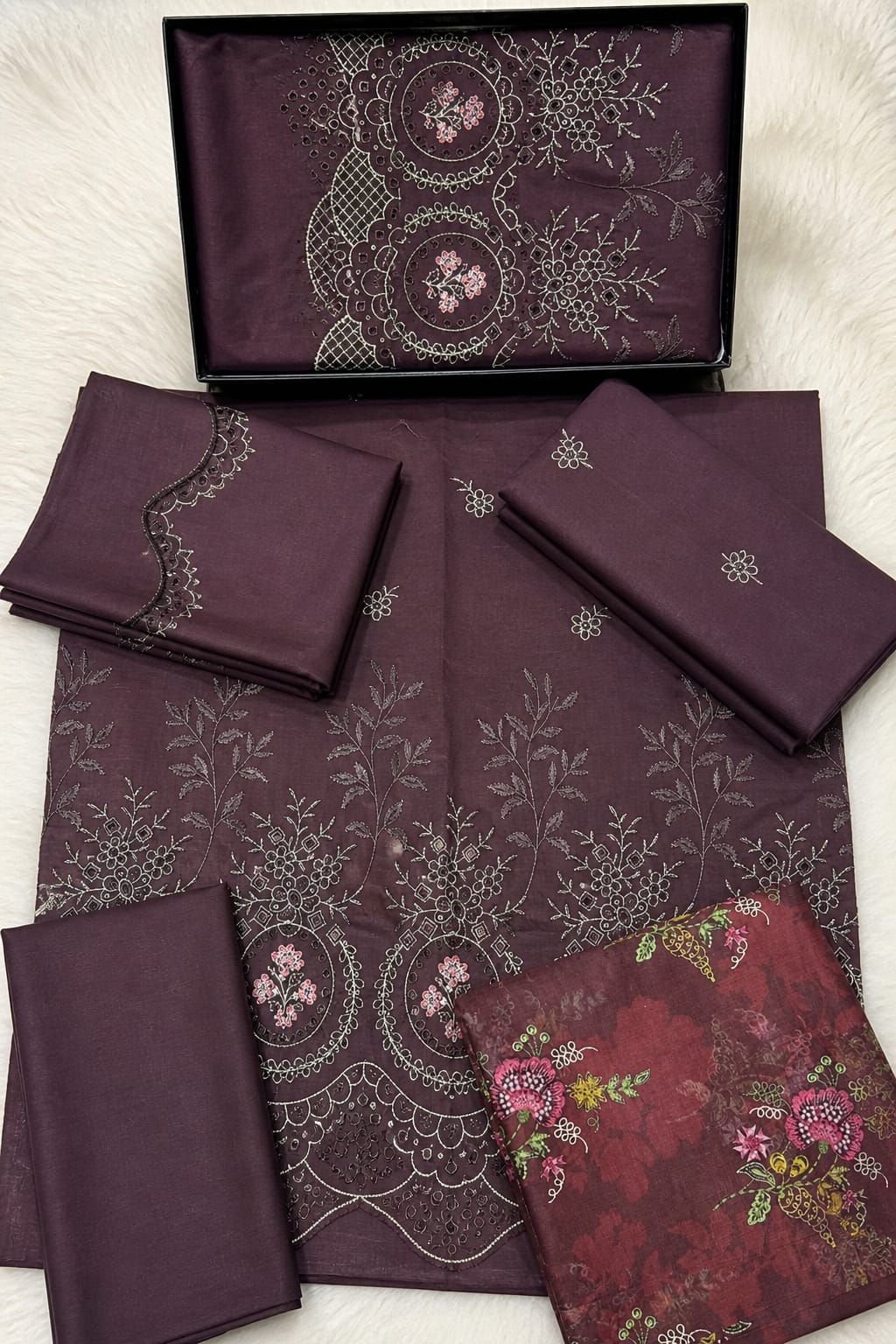 Taiba noor Lawn embroidered 3Pc